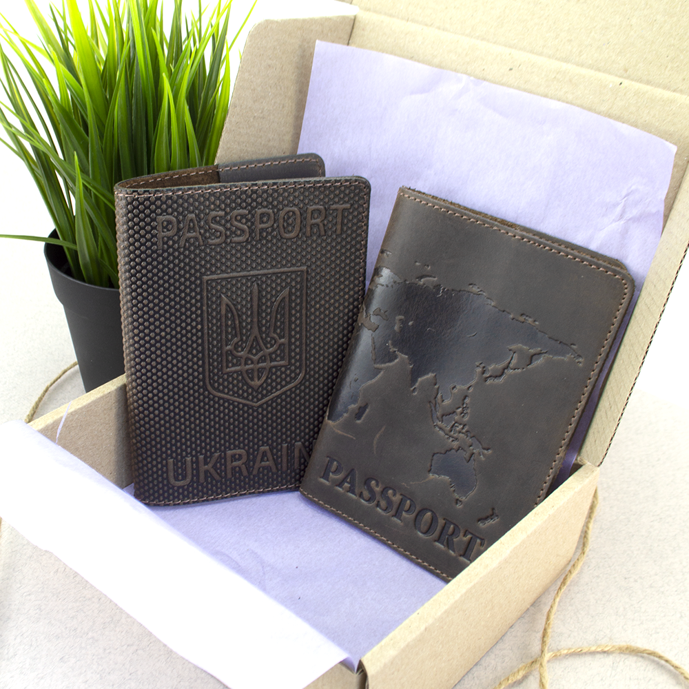 

Подарочный набор №35: обложка на паспорт "Герб" + обложка на загранпаспорт "Карта" (коричневый)