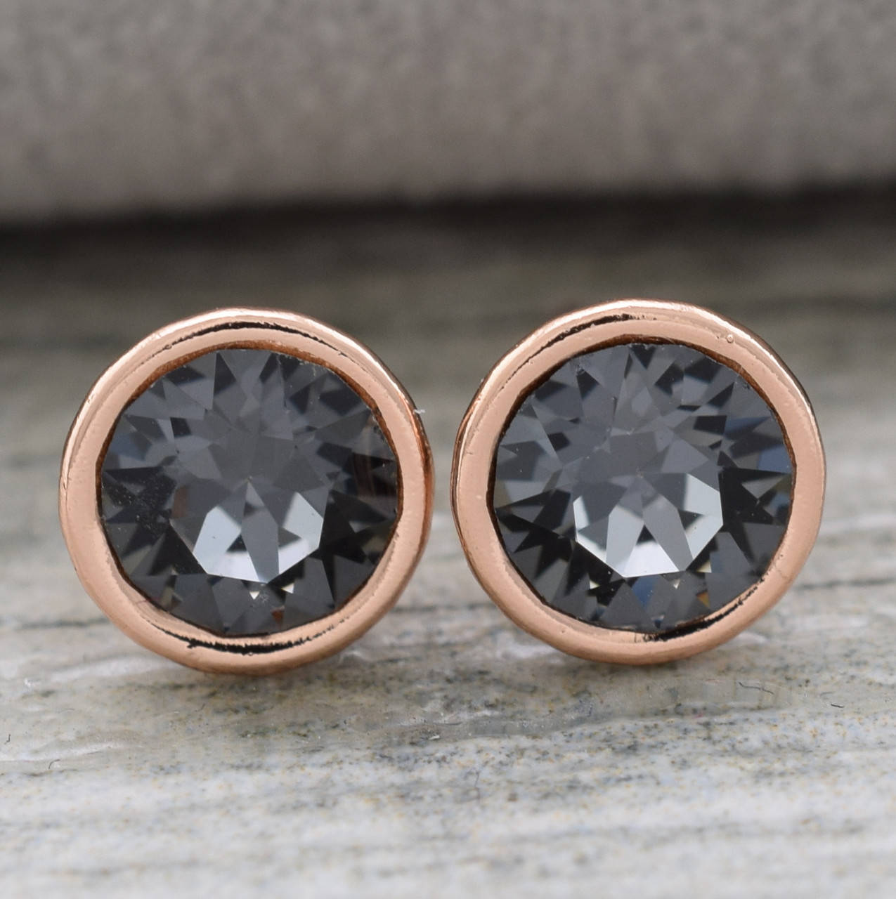 

Серьги Xuping с кристаллами Swarovski 83112 размер 7х7 мм цвет серебрянная ночь позолота РО