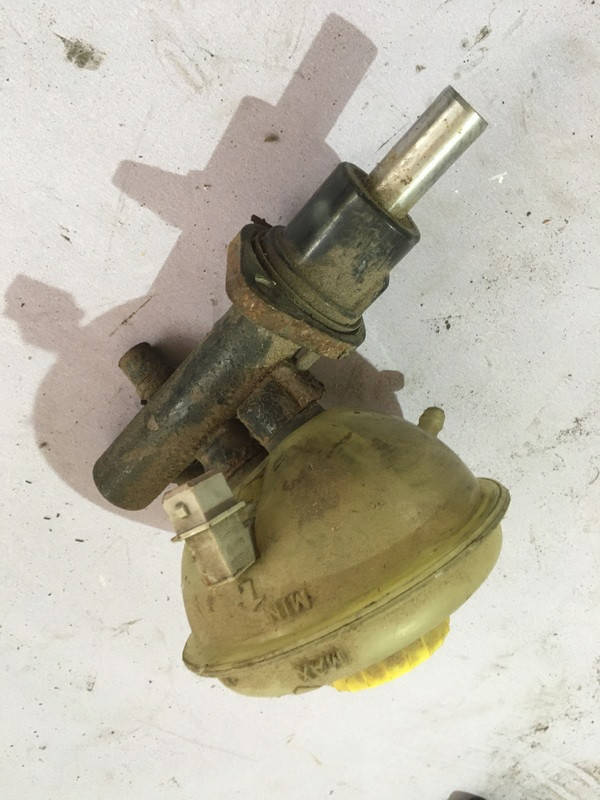 

Тормозной цилиндр главный Audi 100 c4 893611307a