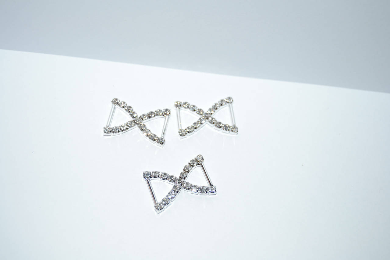 

Пряжка, металл зі стразами, срібло, 16*23мм (під стрічку 0,9см)