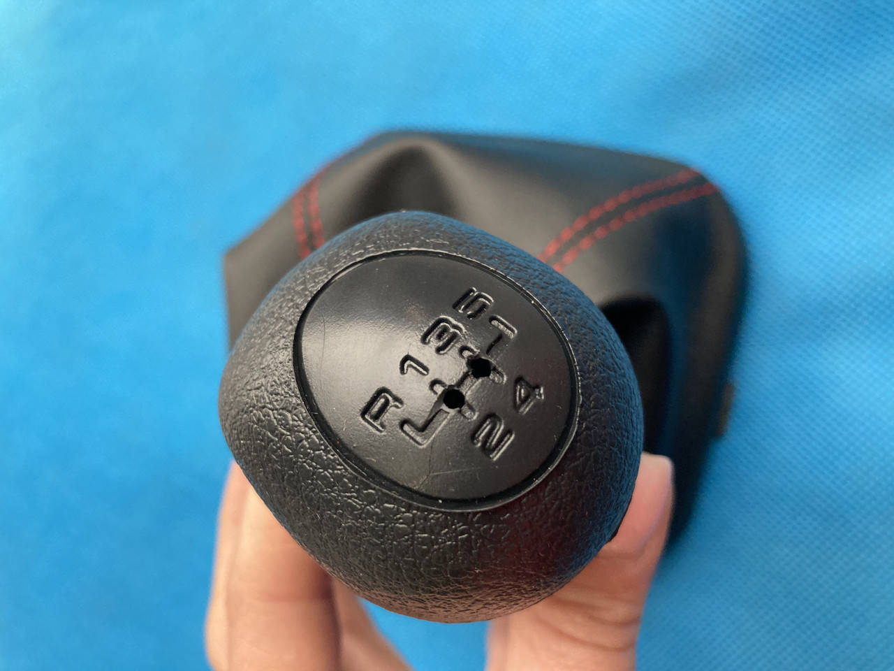 

Чехлы кпп на ВАЗ 2115 с ручкой.