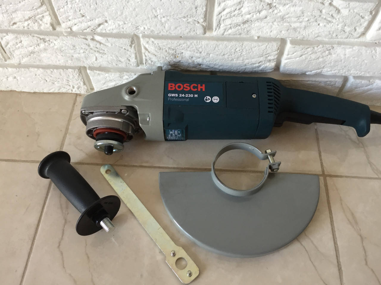 

Болгарка BOSCH GWS 24-230H : 2,4 кВт : 230мм
