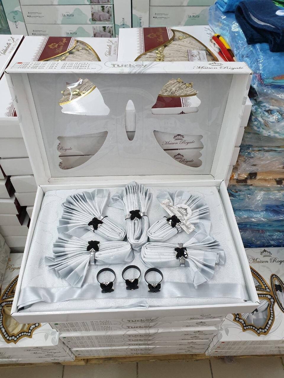 

Скатерть прямоугольная Maison Royale с салфетками, Светло-серый