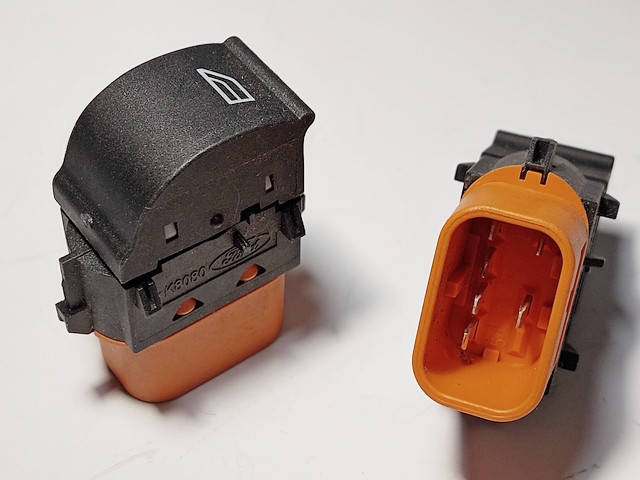 

Кнопка стеклоподъемников Ford Focus 10022903