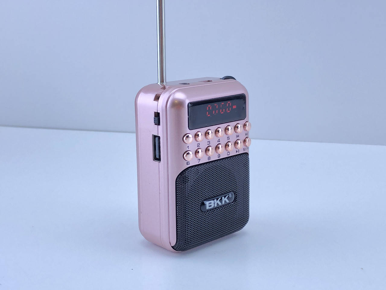 

Компактный мини радиоприемник BBK USB/MP3 B872