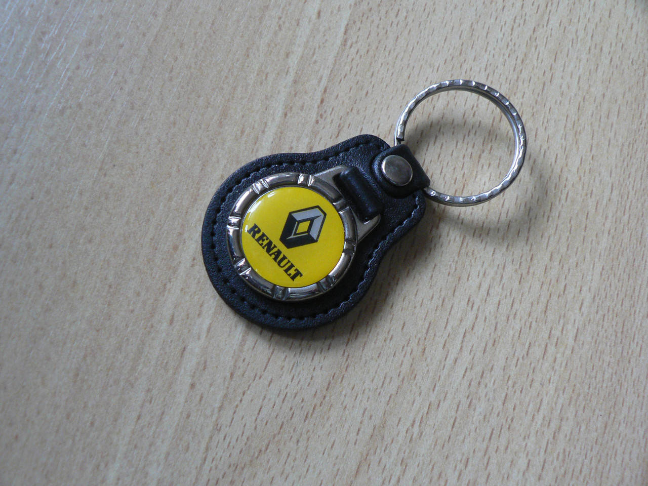 

Брелок кожзам округлый Renault логотип эмблема Рено автомобильный на авто ключи комбинированный