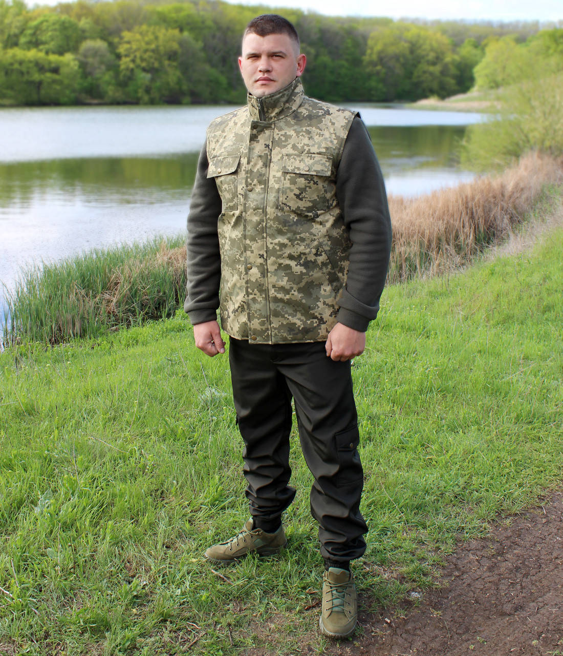 

Жилет демисезонный для охоты и рыбалки "Скаут" камуфляж пиксель ВСУ 48-50