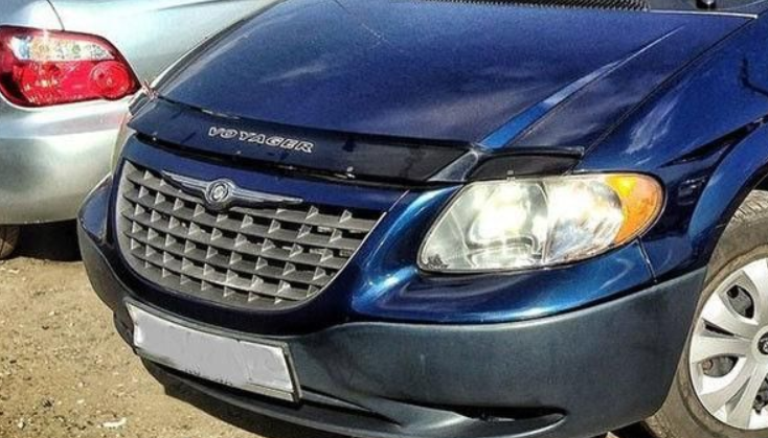 

Дефлектор на капот (мухобойки) Chrysler Voyager IV 2001-2008