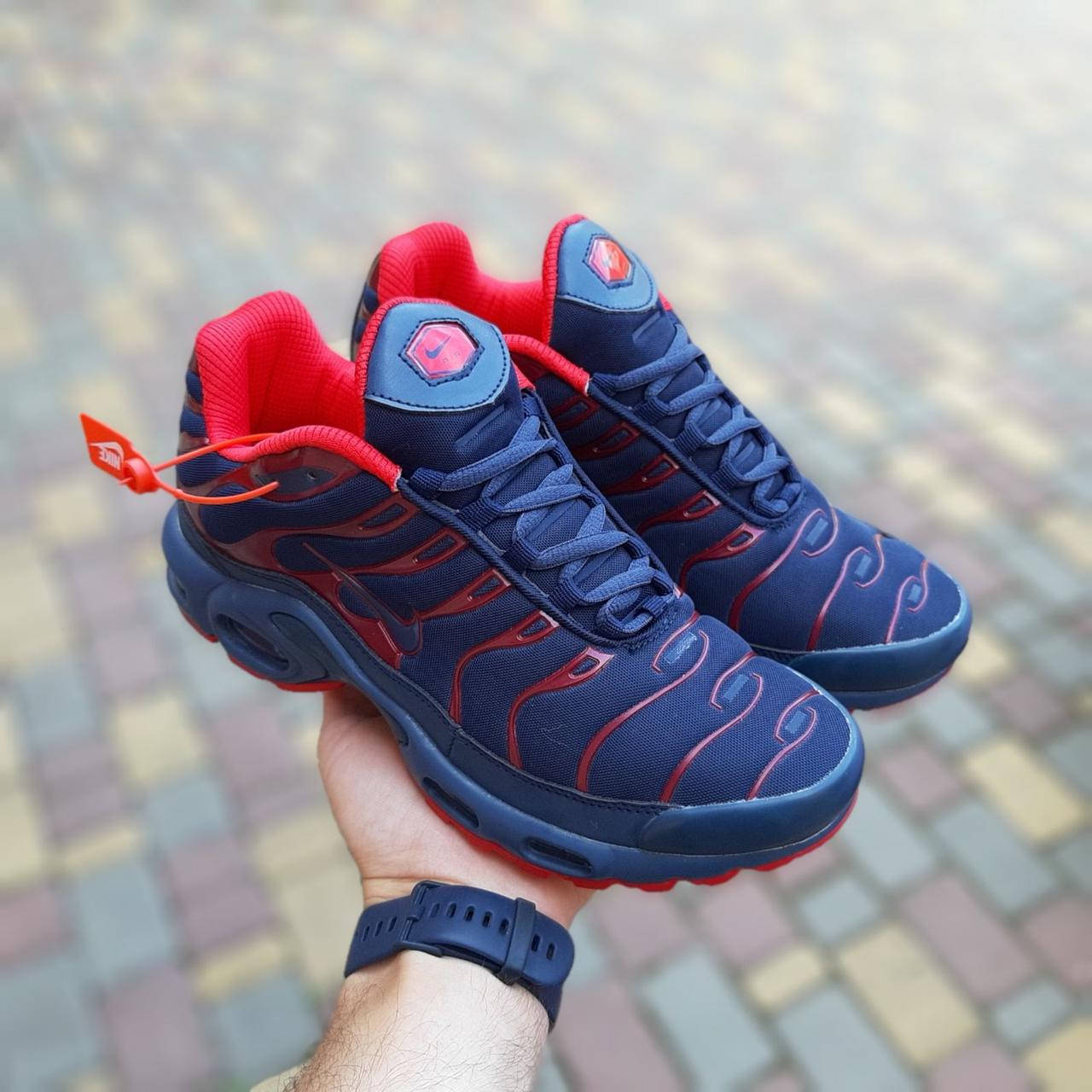 

Кроссовки NIKE TN Plus