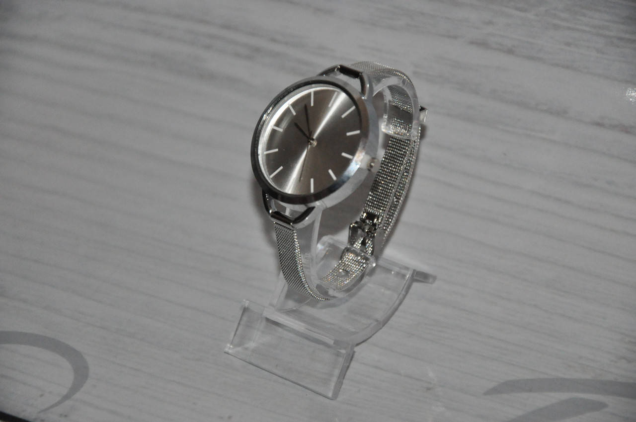 

Женские элегантные наручные часы, на браслете. Стиль и мода