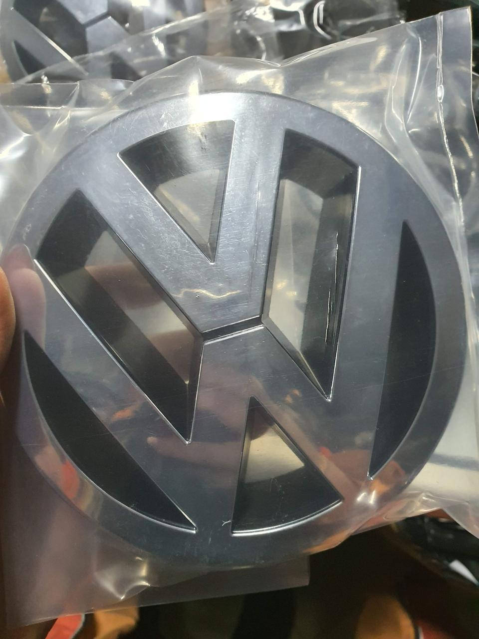 

Эмблема значок на решетку радиатора Volkswagen VW PASSAT B6, 13 см
