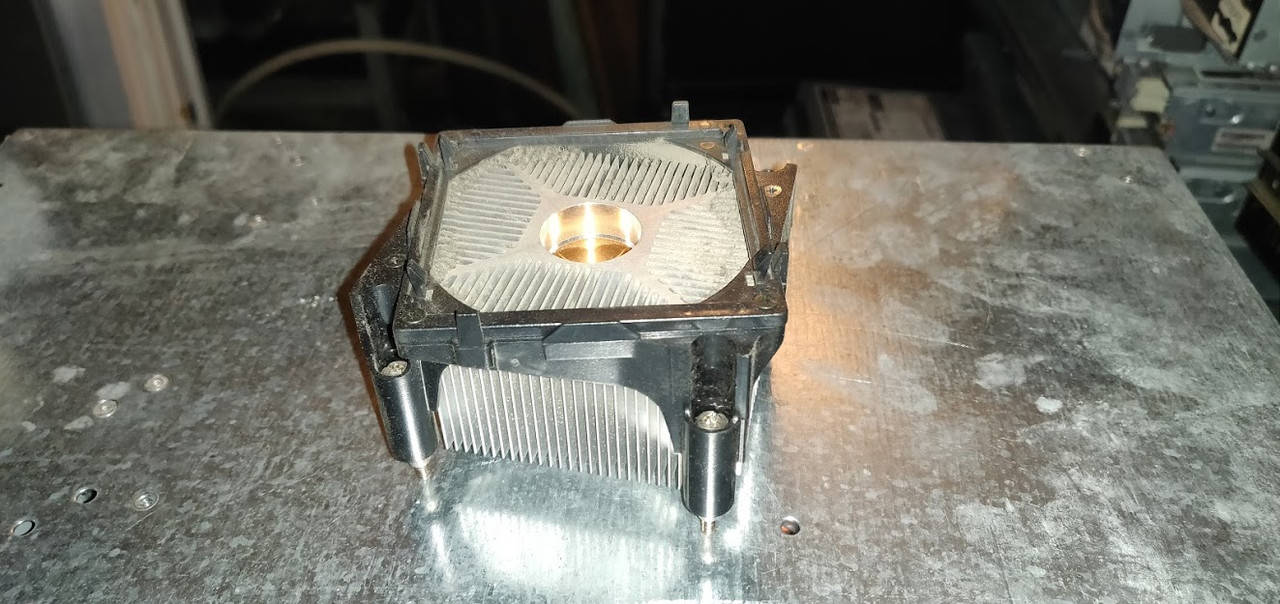 

Процессорный медный радиатор без подложки socket 775 № 200712
