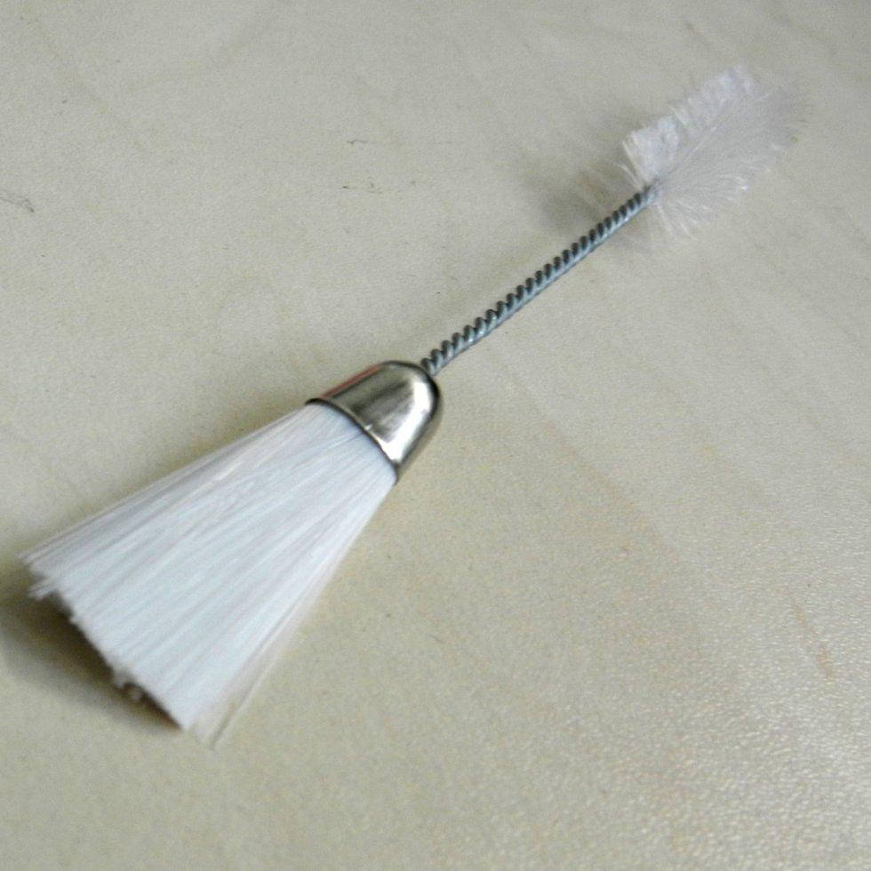 

Щетка (кисточка) для чистки швейной машинки, оверлока