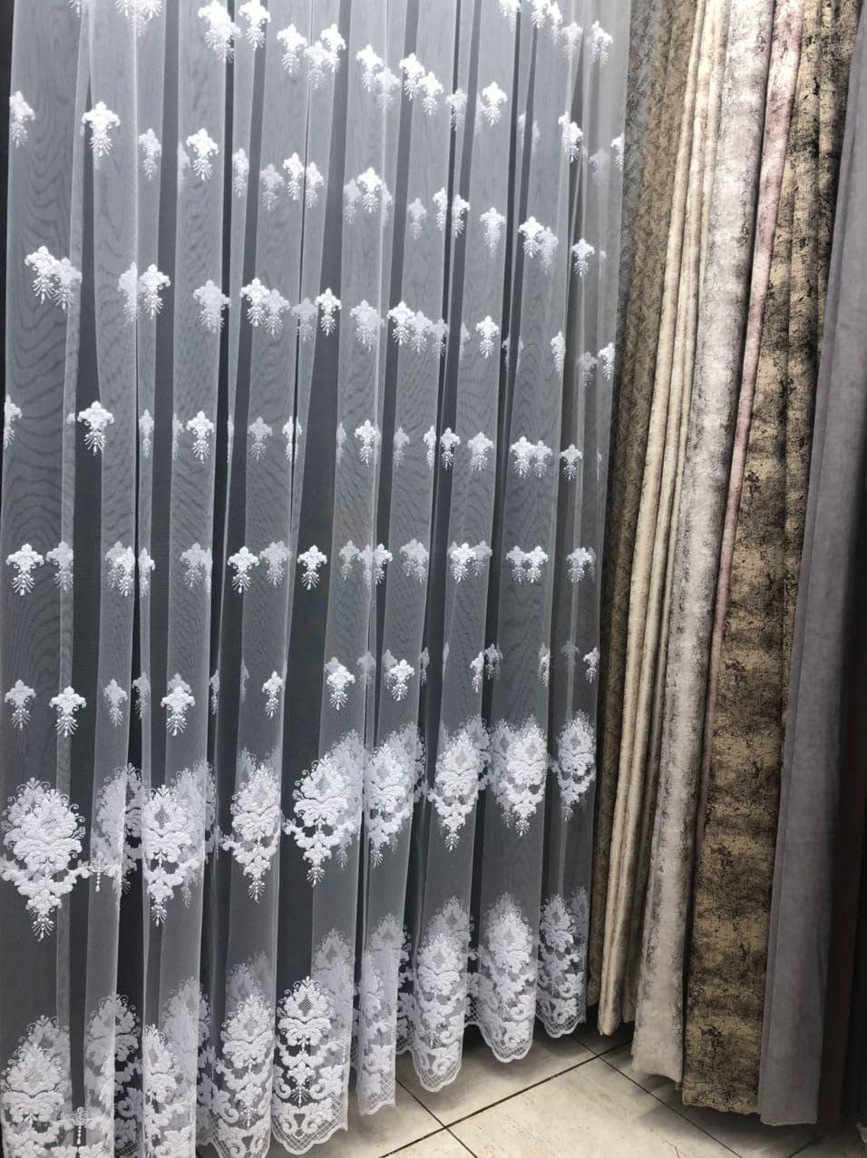 

Нежная тюль низом на греческой сетке. Цвет: белый