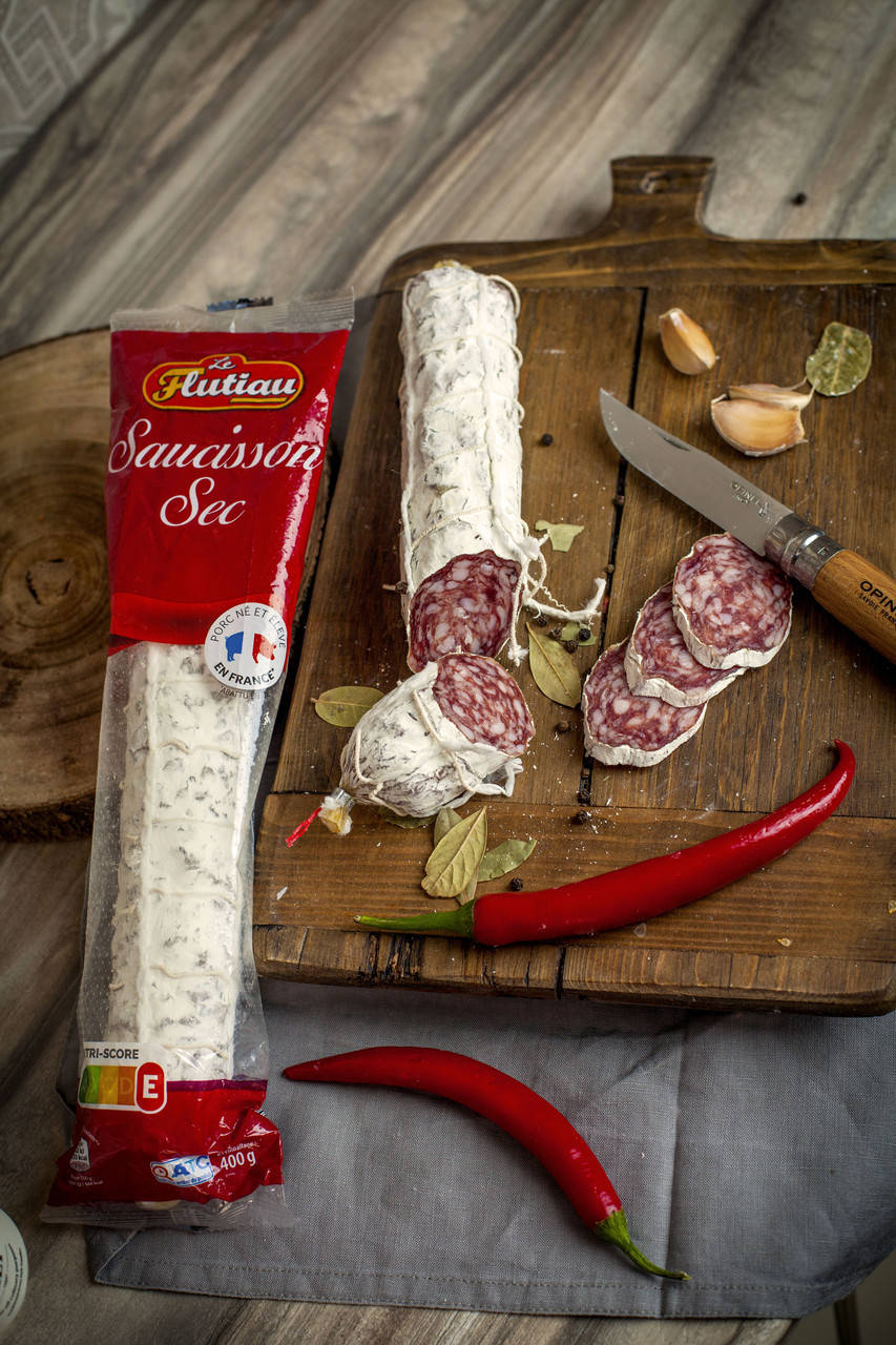 

Французская сыровяленая колбаса с белой плесенью 400 гр.