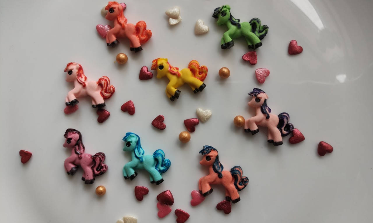 

Сахарные лошадки пони для украшения кондитерских изделий