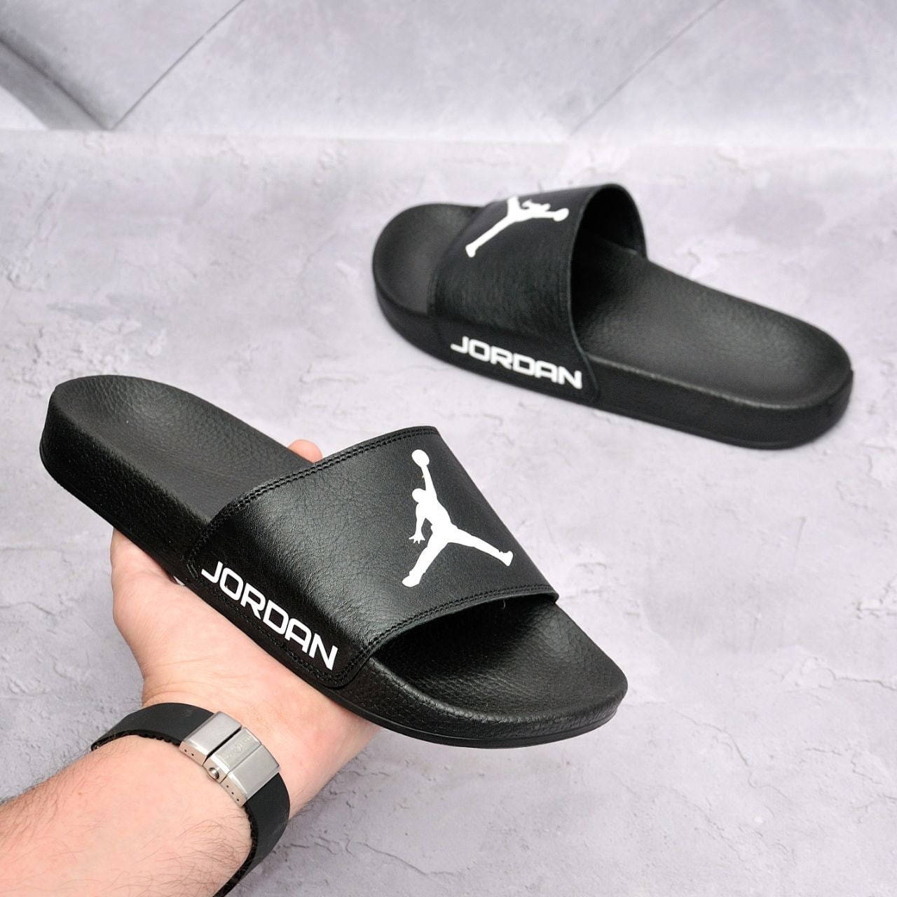 

Мужские стильные Шлепки Jordan, в чёрном цвете и в белом