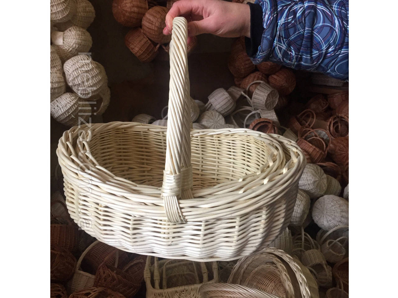 

Корзины из белой лозы