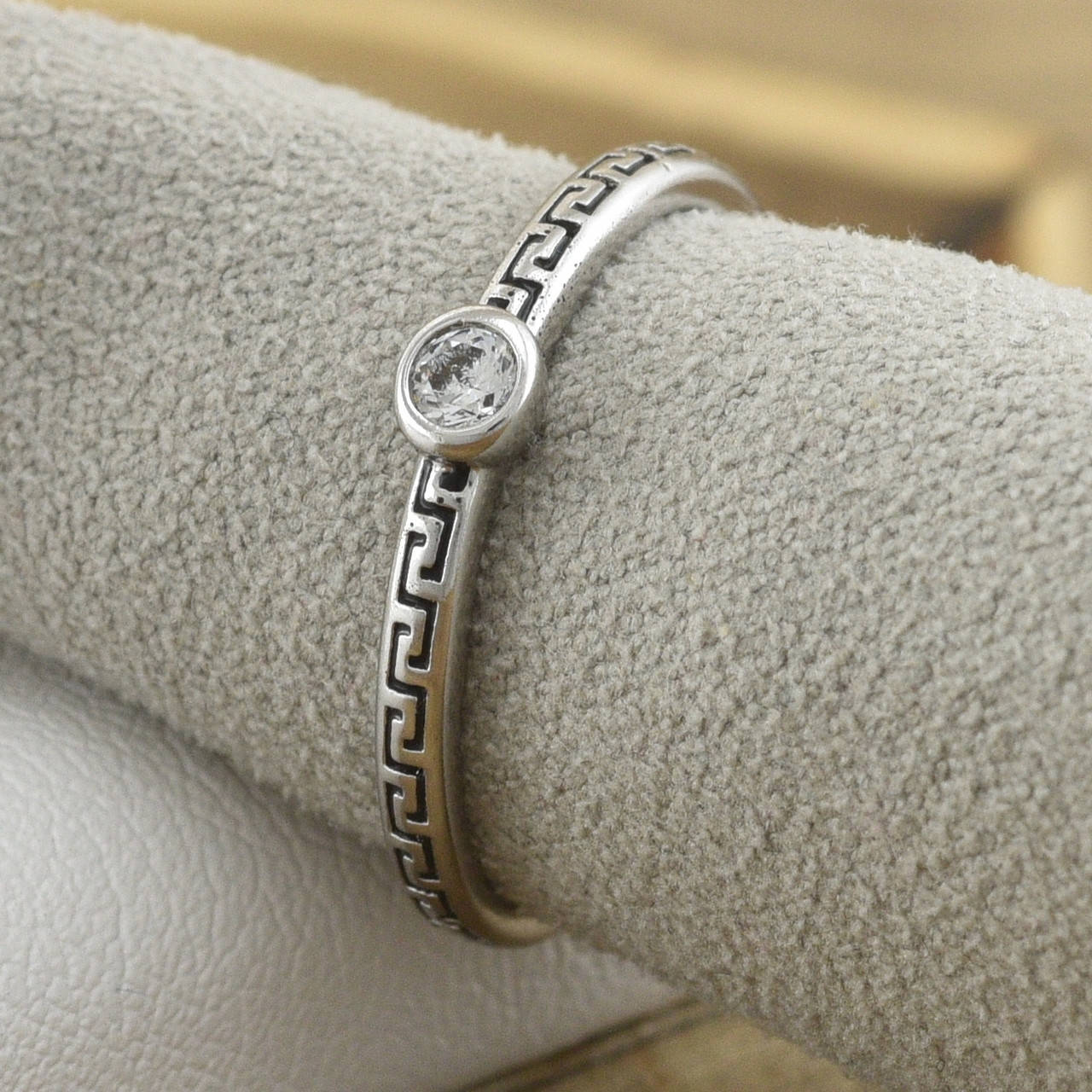 

Кольцо Xuping 30675 белые фианиты позолота Белое Золото размер 19