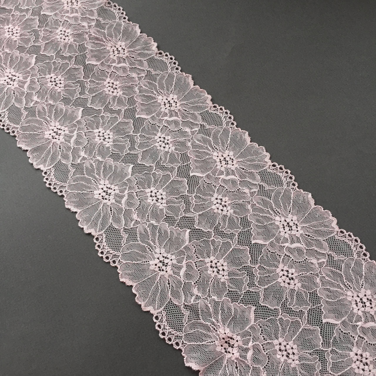 

Эластичное (стрейчевое) кружево бледно-розового цвета, ширина 19,5 см., Розовый