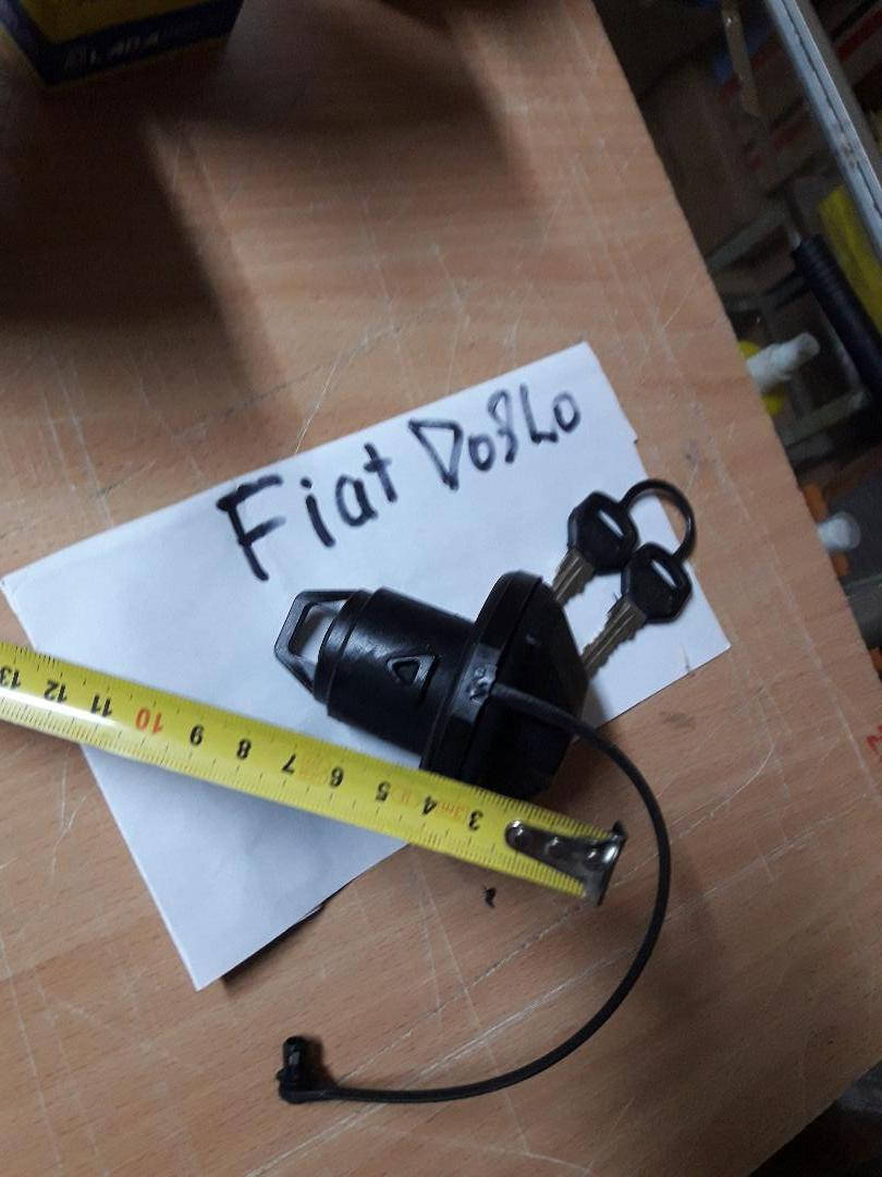 

Крышка Бензобака на бензобак Fiat Doblo Фиат Добло. С ключом