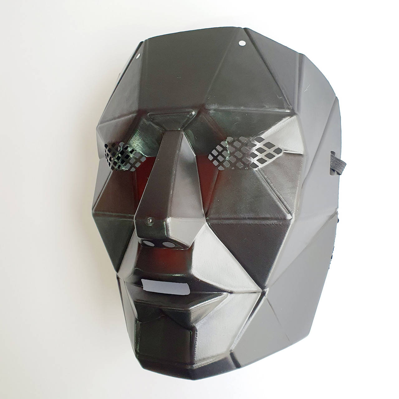 

Маска ведущего из сериала Игра в кальмара