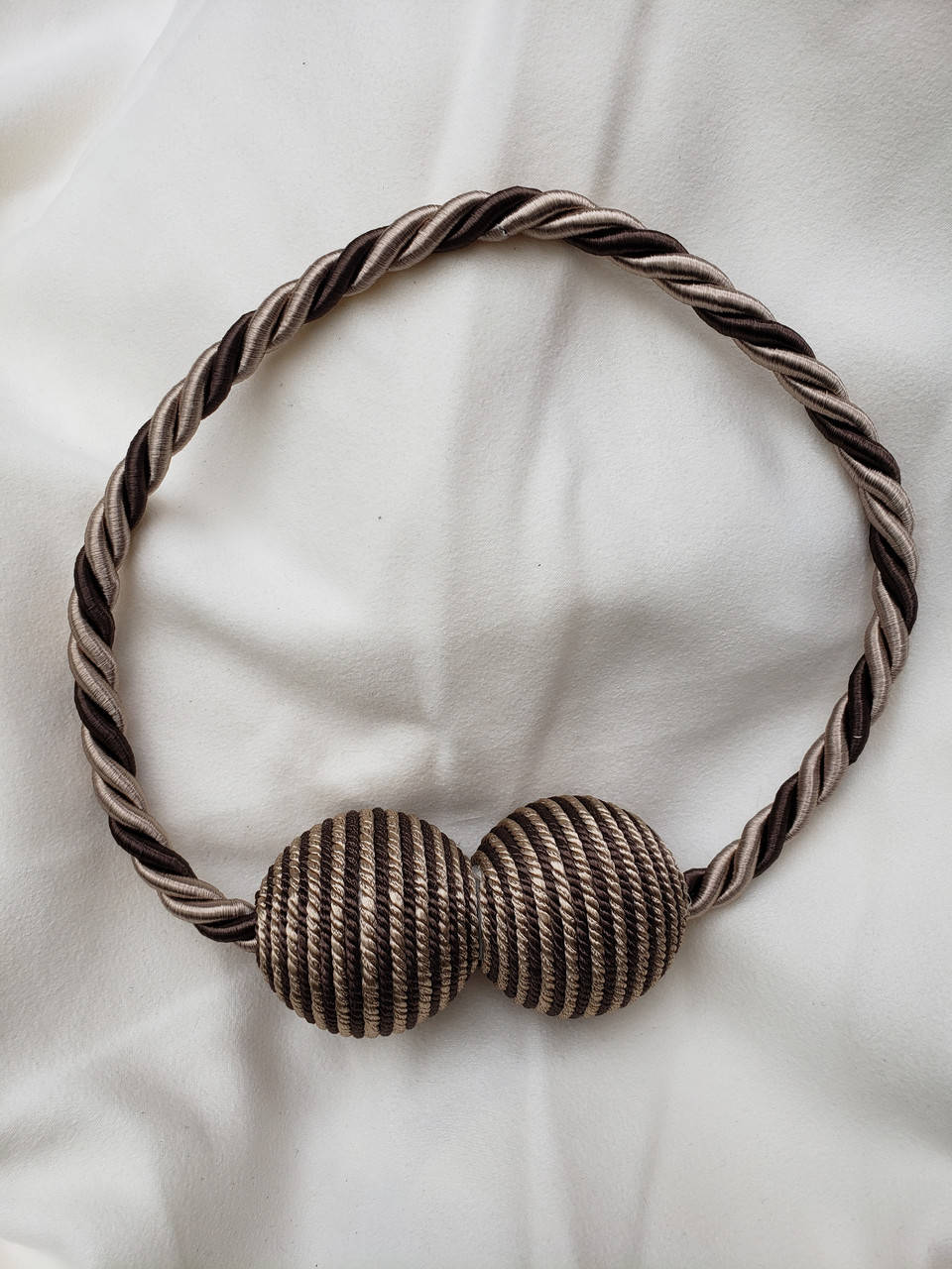 

Магниты для штор, прихваты для штор