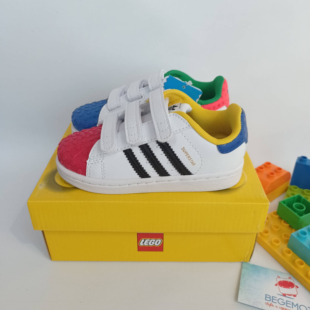 

Детские кроссовки Adidas Superstar X Lego 27