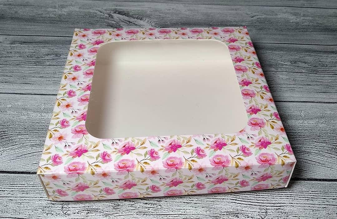 

Коробка для пряника "весна" 150х150х35 мм.