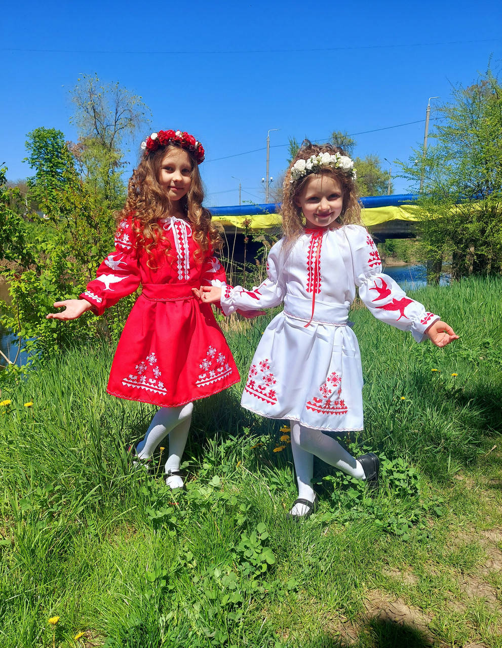 

Платье вышиванка красное с ласточками 104-158