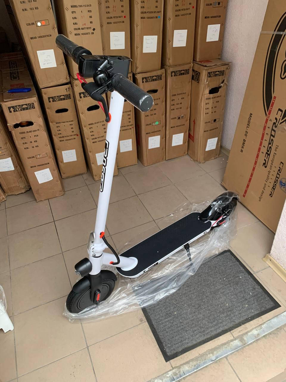 

Электросамокат Crosser E9 Premium (7,5 АН, 10" AIR)