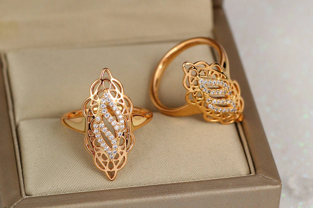 

Кольцо Xuping Jewelry перстень четыре полоски из камешков в плетении р 21 золотистое