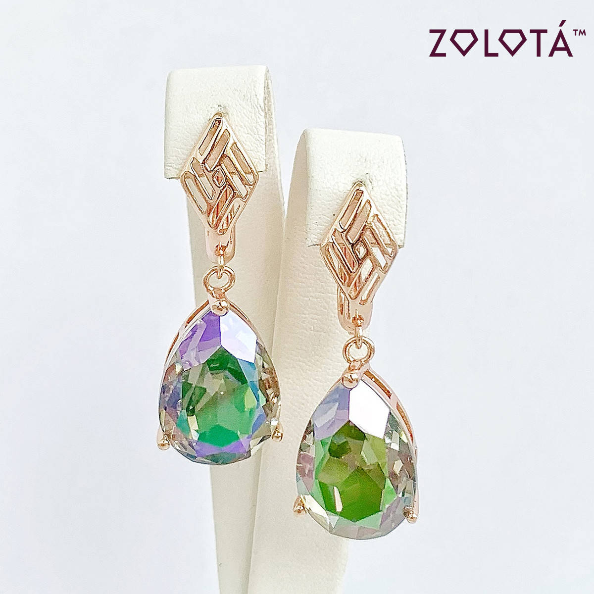 

Серьги Zolota, размер 38х14 мм, кристаллы Swarovski сиренево-зеленого цвета, вес 6 г, позолота PO, ЗЛ01547 (1)