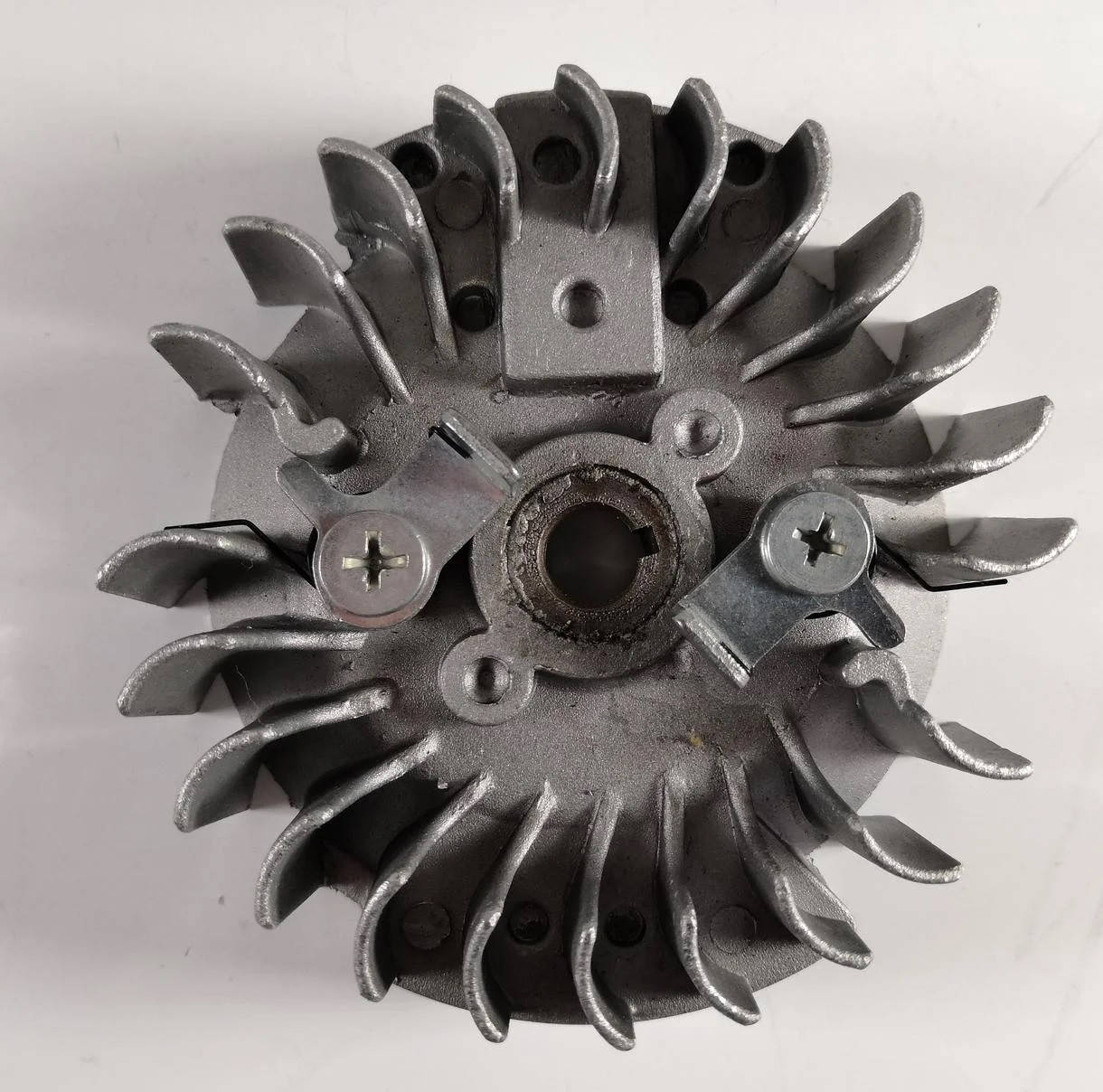 

Маховик с металлическими собачками для бензопилы GL 4500/5200