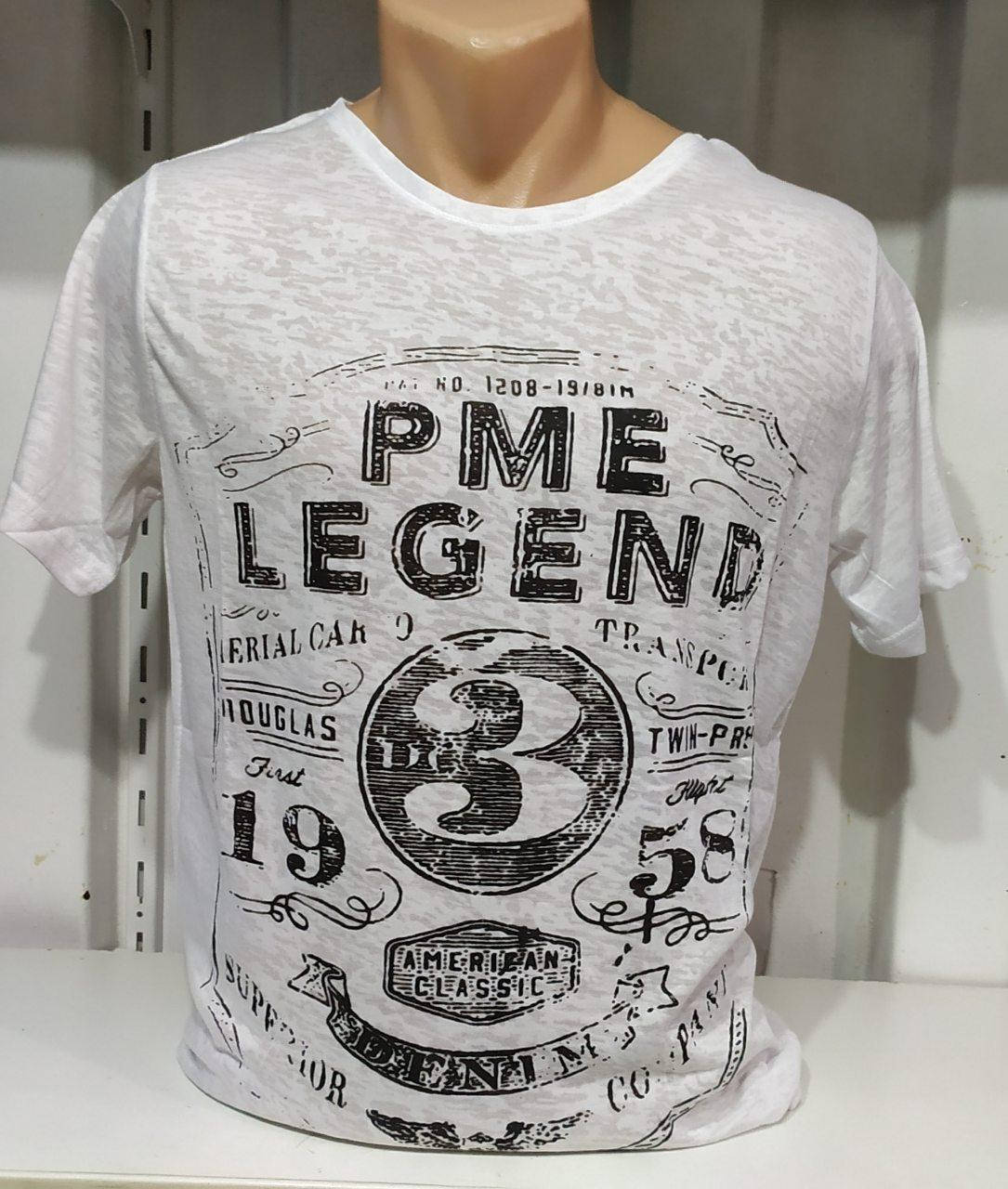 

Мужская футболка белый цвет с надписями тонкая.