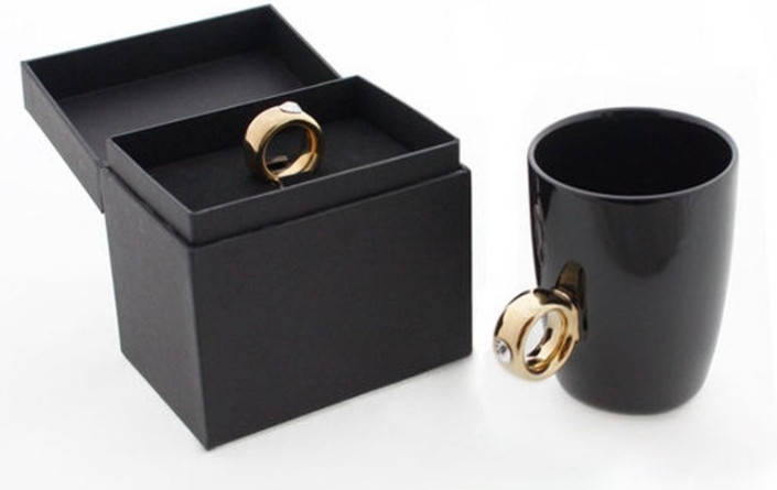 

Чашка с кольцом и брильянтом Черная 300мл, Черный