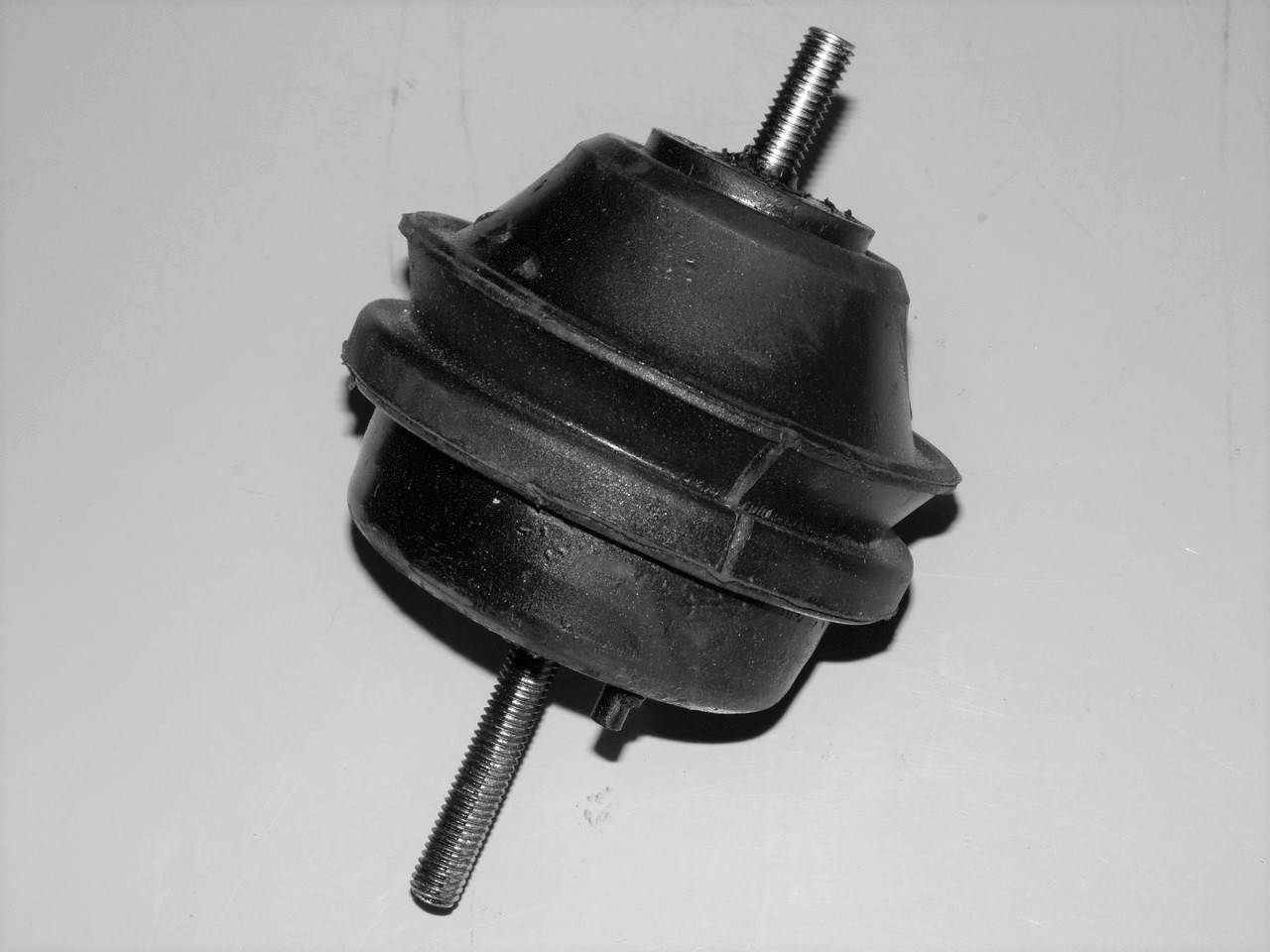 

Подушка двигателя на Форд Сиерра Скорпио ОНС 1,6-2,0 опора для Ford scorpio sierra Formpart 1555010S