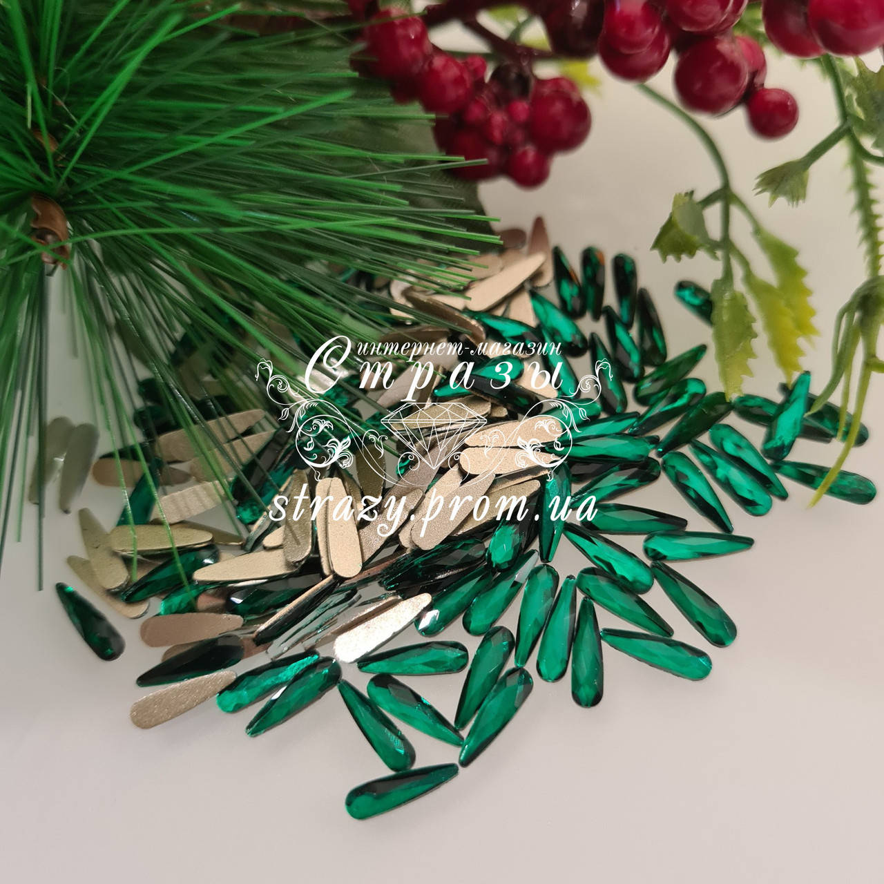 

Стразы фигурные 3*11мм Emerald 20шт №04