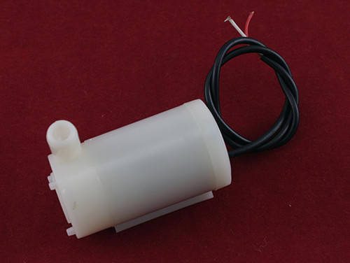 

Насос водяной погружной мини помпа 2.5-6В, до 1.5Вт, 2л/мин