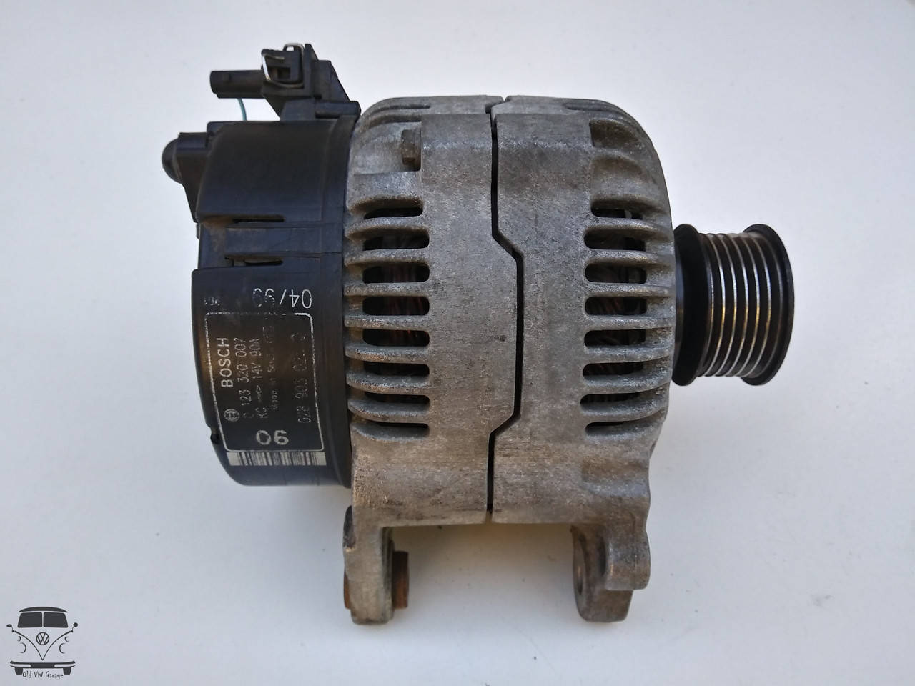 

Генератор Bosch 90 A (стационар) Гольф 3 Венто Вариант Passat B4/Пассат Б4