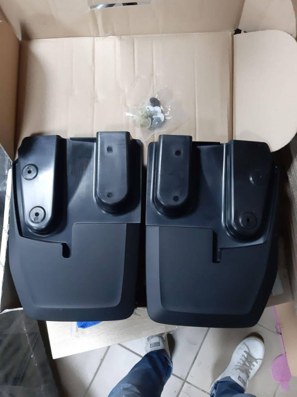 

Брызговики 4 шт для Volkswagen Crafter '17-. Оригинальные ОЕМ 7C0075111/7C0075101