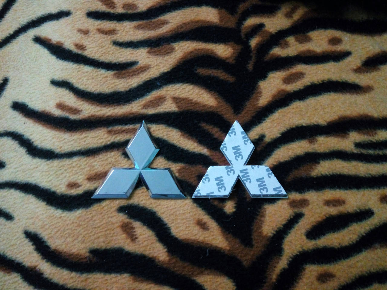 

Эмблема MITSUBISHI 70х61 мм