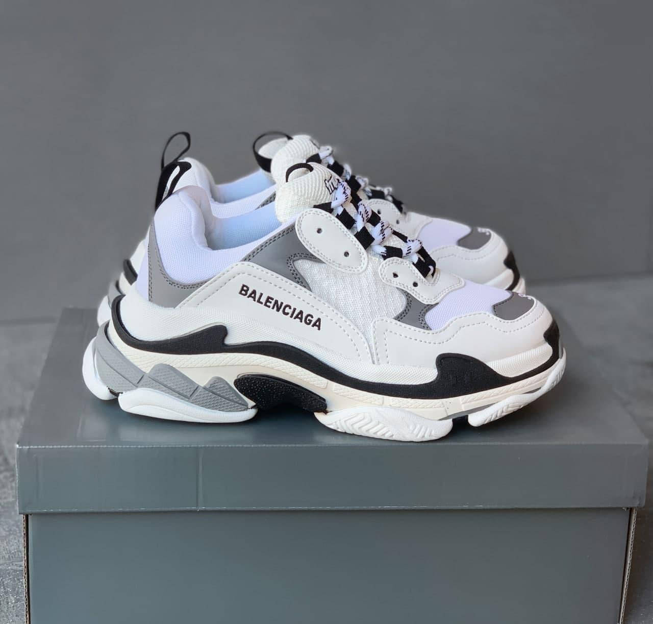 

Кроссовки Balenciaga Triple S White/Grey 36