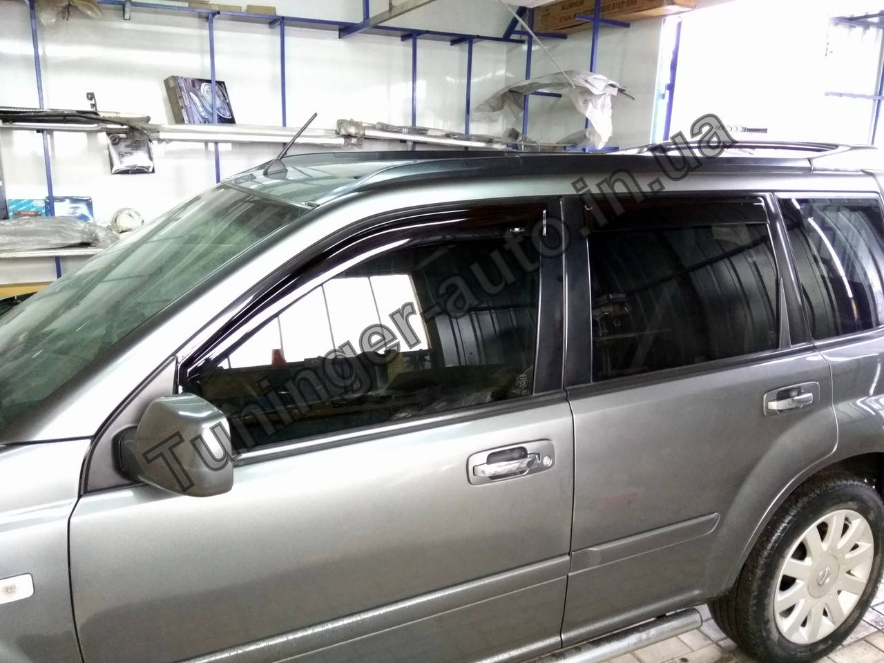 

Ветровики, дефлекторы окон Nissan X-TRAIL 2001-2007 (Hic)