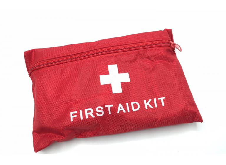 

Аптечка Highlander First Aid с наполнением красная