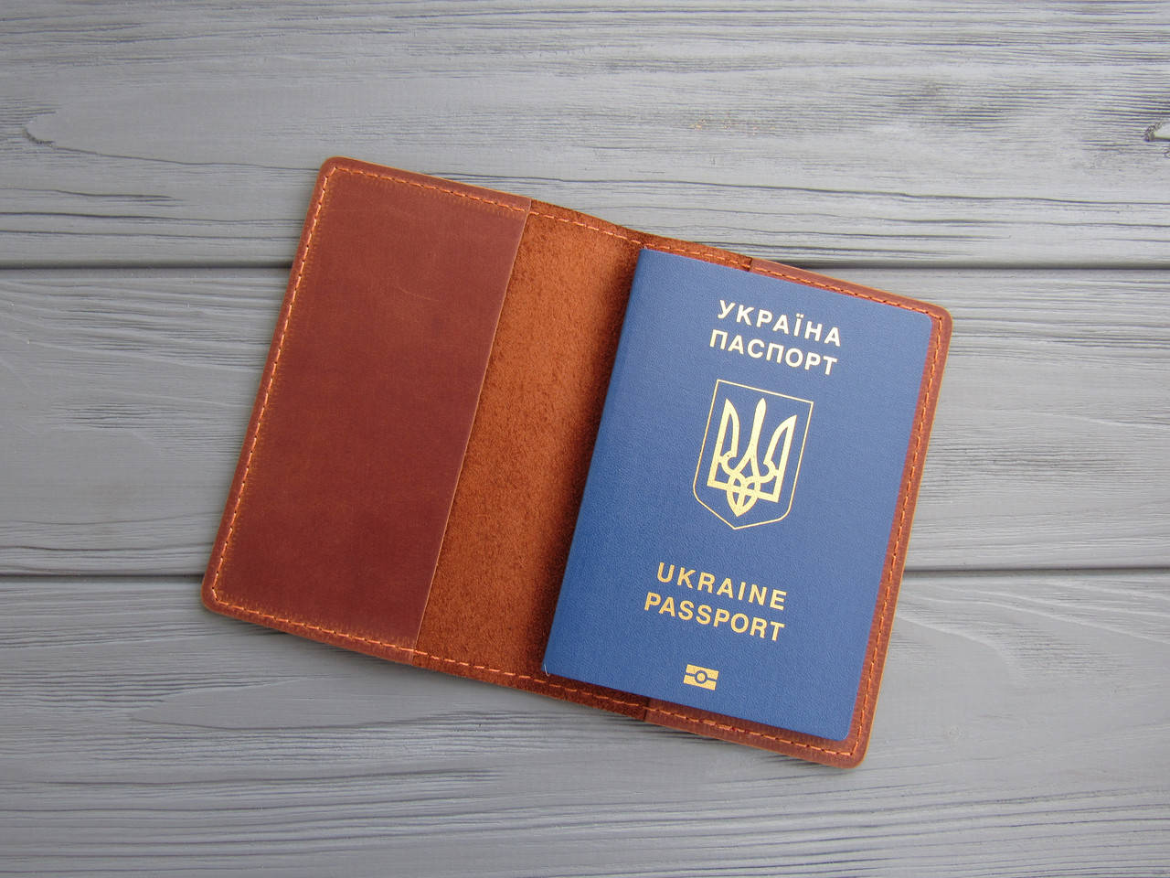 

Кожаная обложка на паспорт, обложка на загранпаспорт из кожи_ коричневый