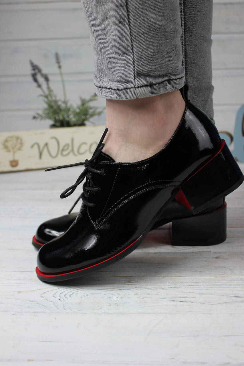 

Оксфорды женские из натуральной лаковой кожи черные (последний размер 39), Черный