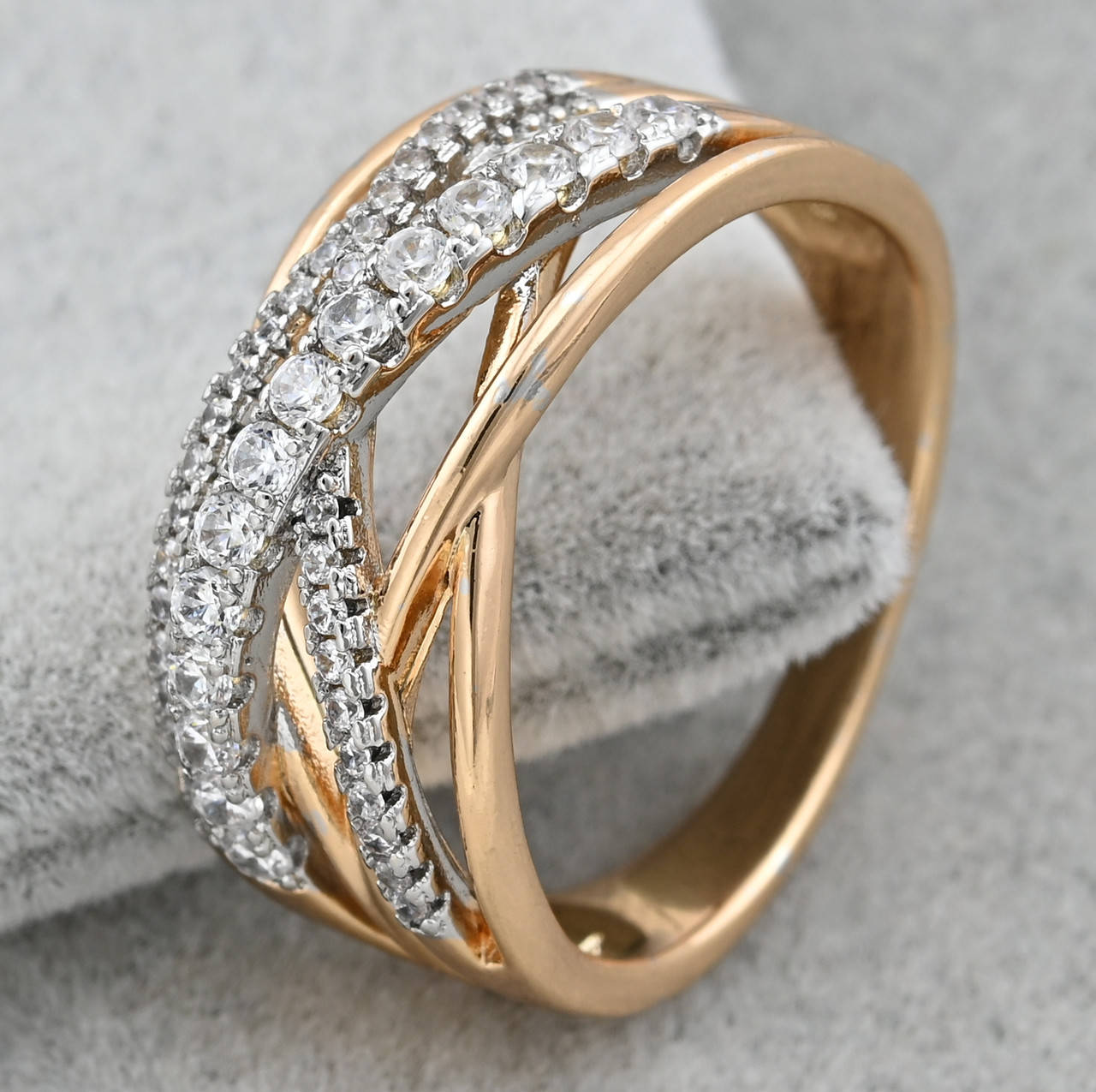 

Кольцо Xuping с родированием 31611 ширина 10 мм белые фианиты позолота 18К размер 20