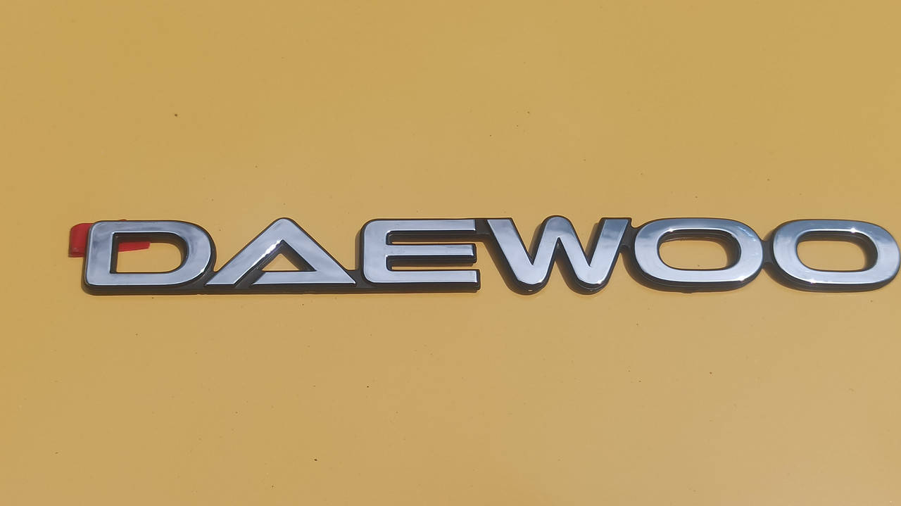 

Надпись (эмблема) DAEWOO на крышку багажника Нубира