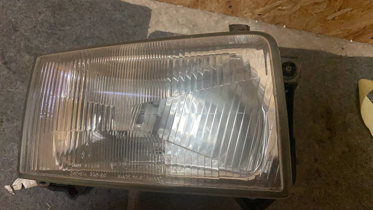 

Фара передняя правая Фольксваген Транспортер Т4 VW Transporter T4 7R0144438